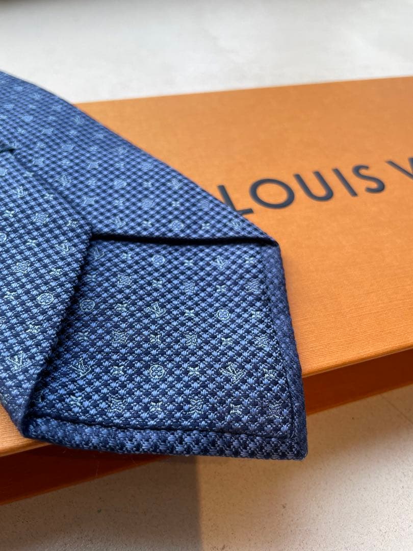 【美品】LOUIS VUITTON ネイビー ネクタイ　現行モデル