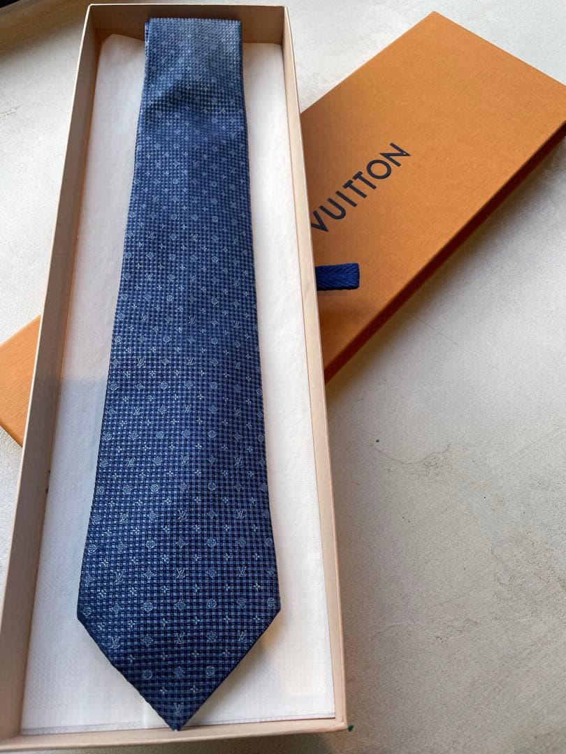 【美品】LOUIS VUITTON ネイビー ネクタイ　現行モデル