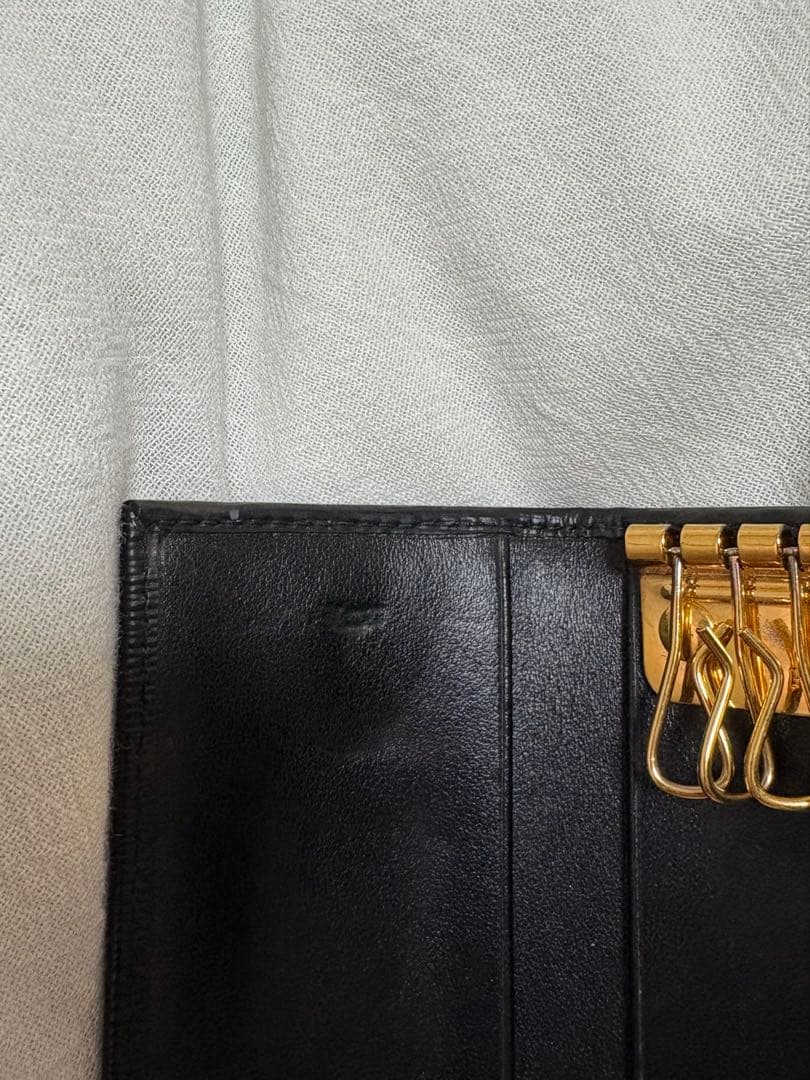 PRADA 黒 レザー キーケース 三角ロゴ ヴィッテロムーブ