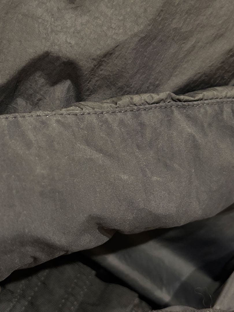 ストーンアイランド リサイクルナイロン シワ加工 ダウンベスト