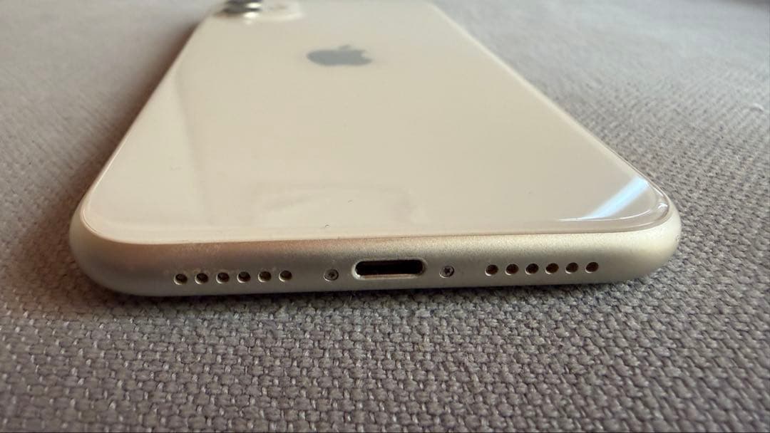 iPhone11 128GB ホワイト　容量80% 付属品未使用