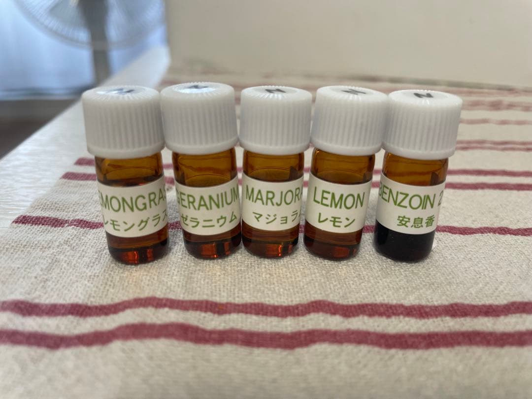【真性】【天然】アロマ精油30種&アロマテラピー事典