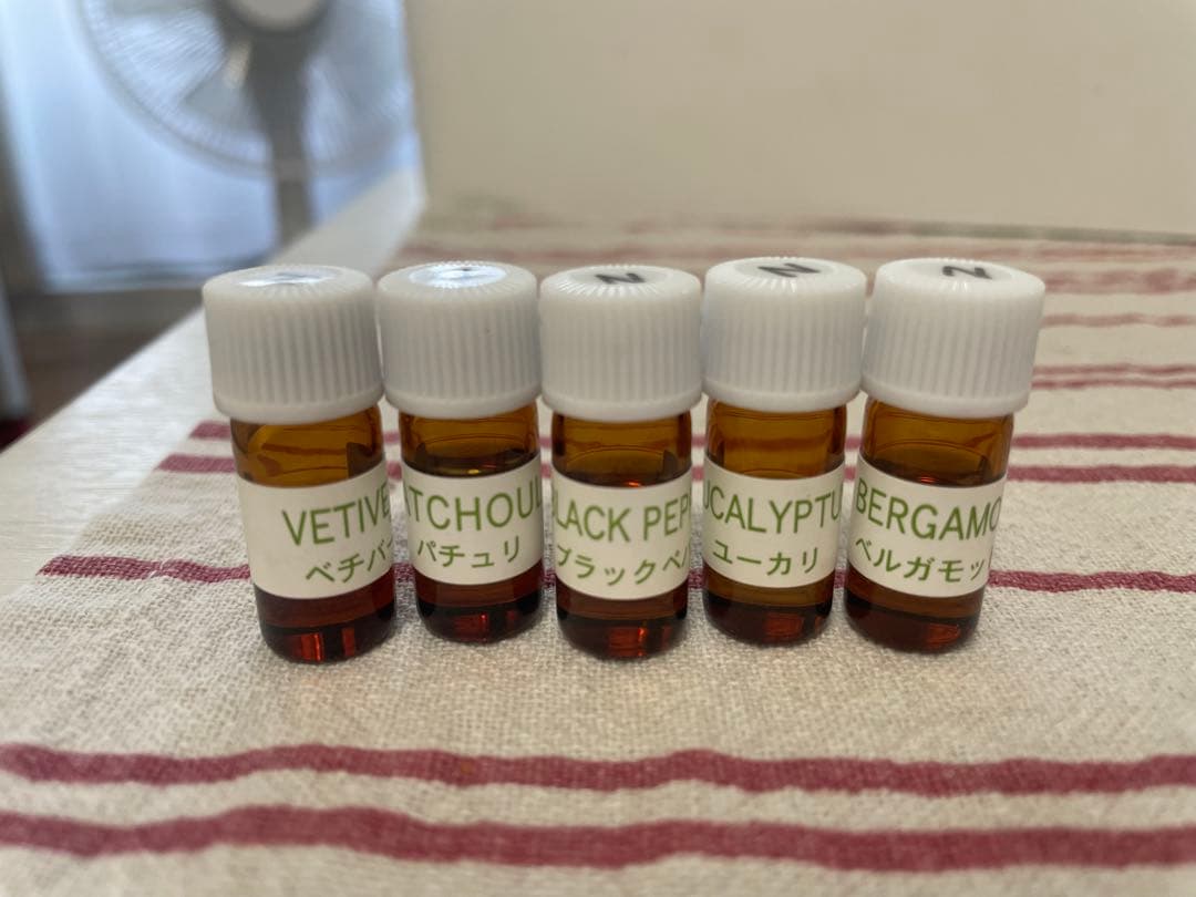 【真性】【天然】アロマ精油30種&アロマテラピー事典