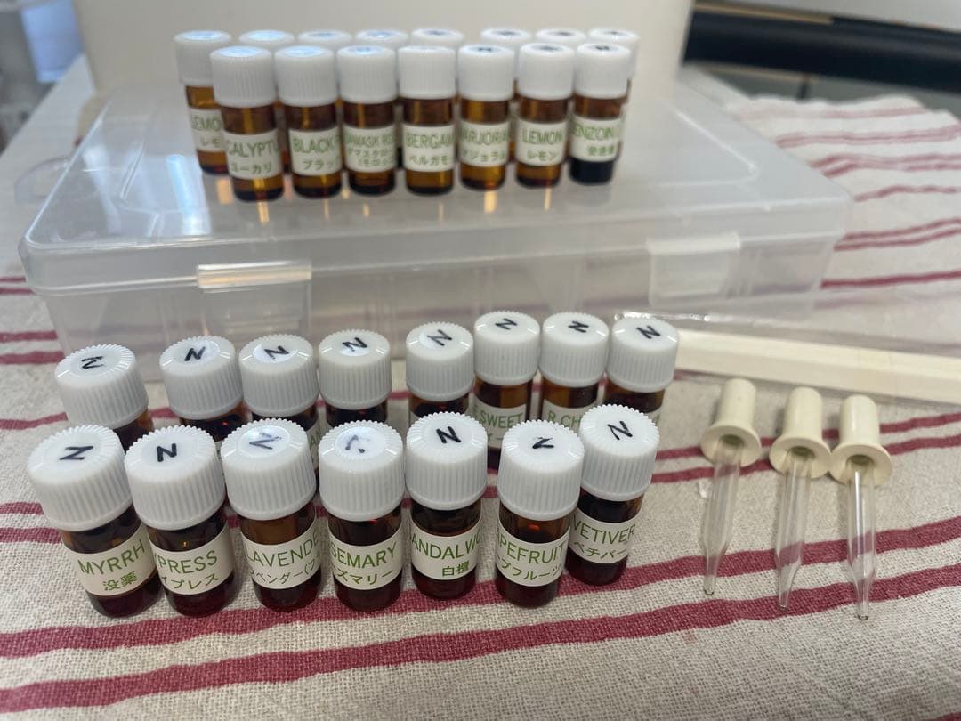 【真性】【天然】アロマ精油30種&アロマテラピー事典