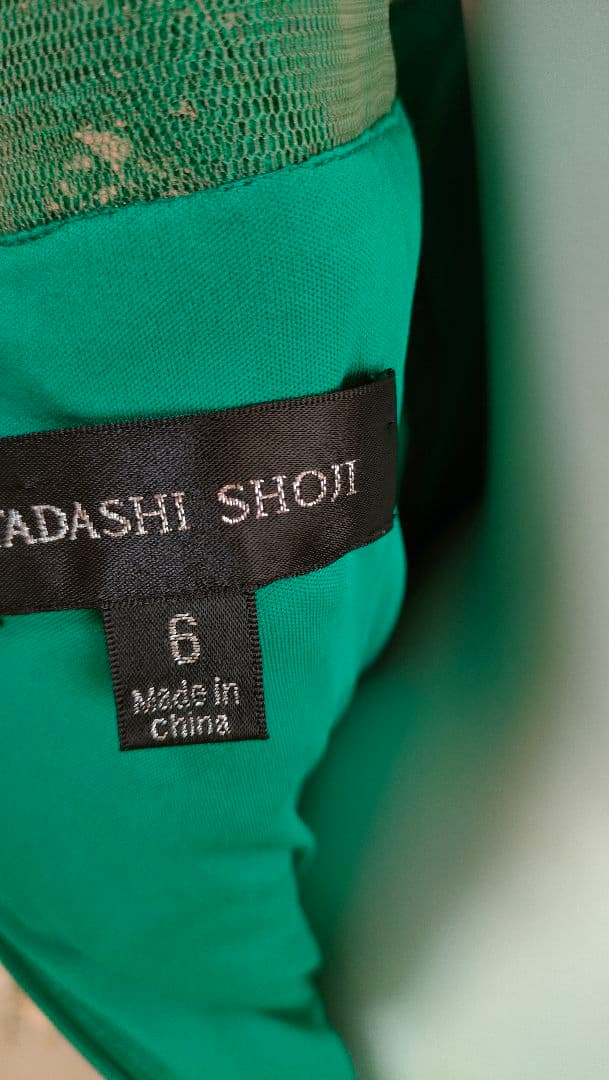 てんとう虫です。TADASHI SHOJI グリーン コードraceドレス