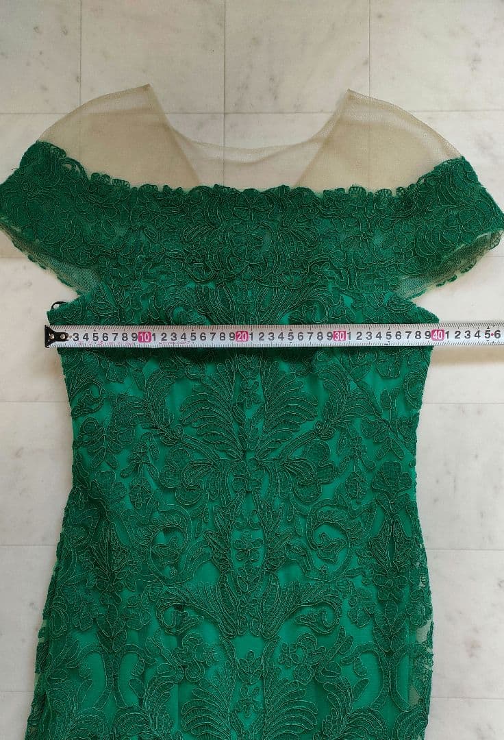 てんとう虫です。TADASHI SHOJI グリーン コードraceドレス