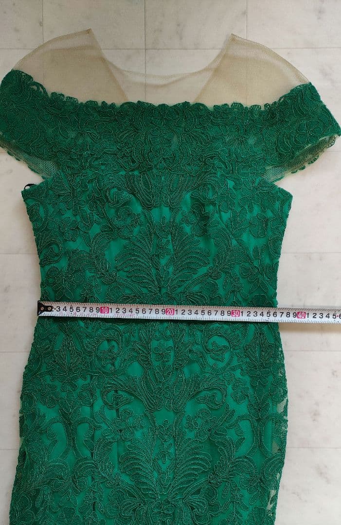 てんとう虫です。TADASHI SHOJI グリーン コードraceドレス