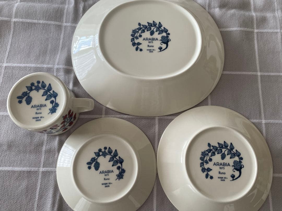アラビア ルノ フロストベリー　オーバル、プレート、コーヒーカップ4種