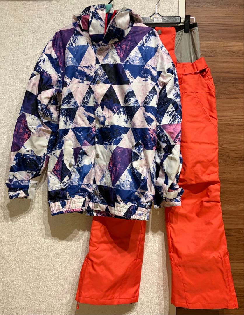 スノーボードウェアセット（ジャケット・パンツ）　レディース Mサイズ　DLite