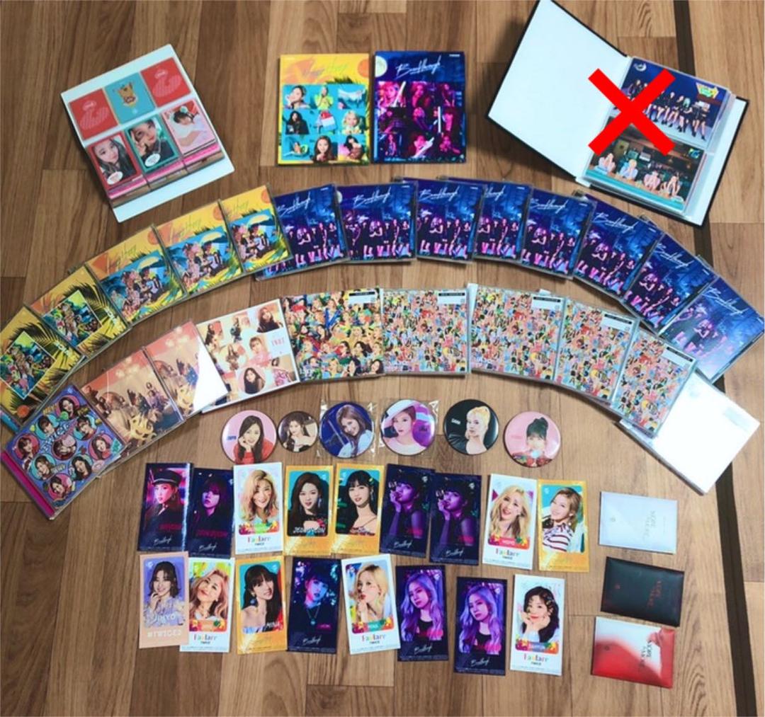 TWICE CD/DVD 缶バッチ トレカ一覧
