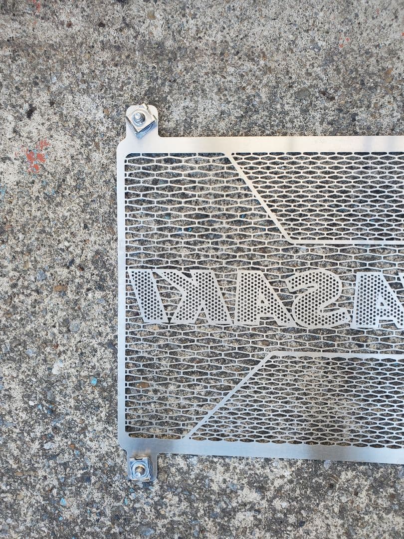 カワサキZ900RS用 純正ラジエターガード 美品