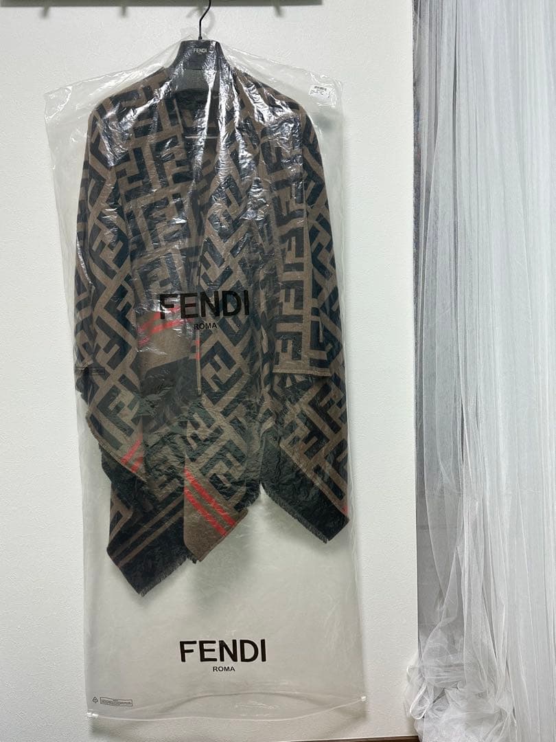 FENDI ロゴパターン ポンチョ・ケープコート