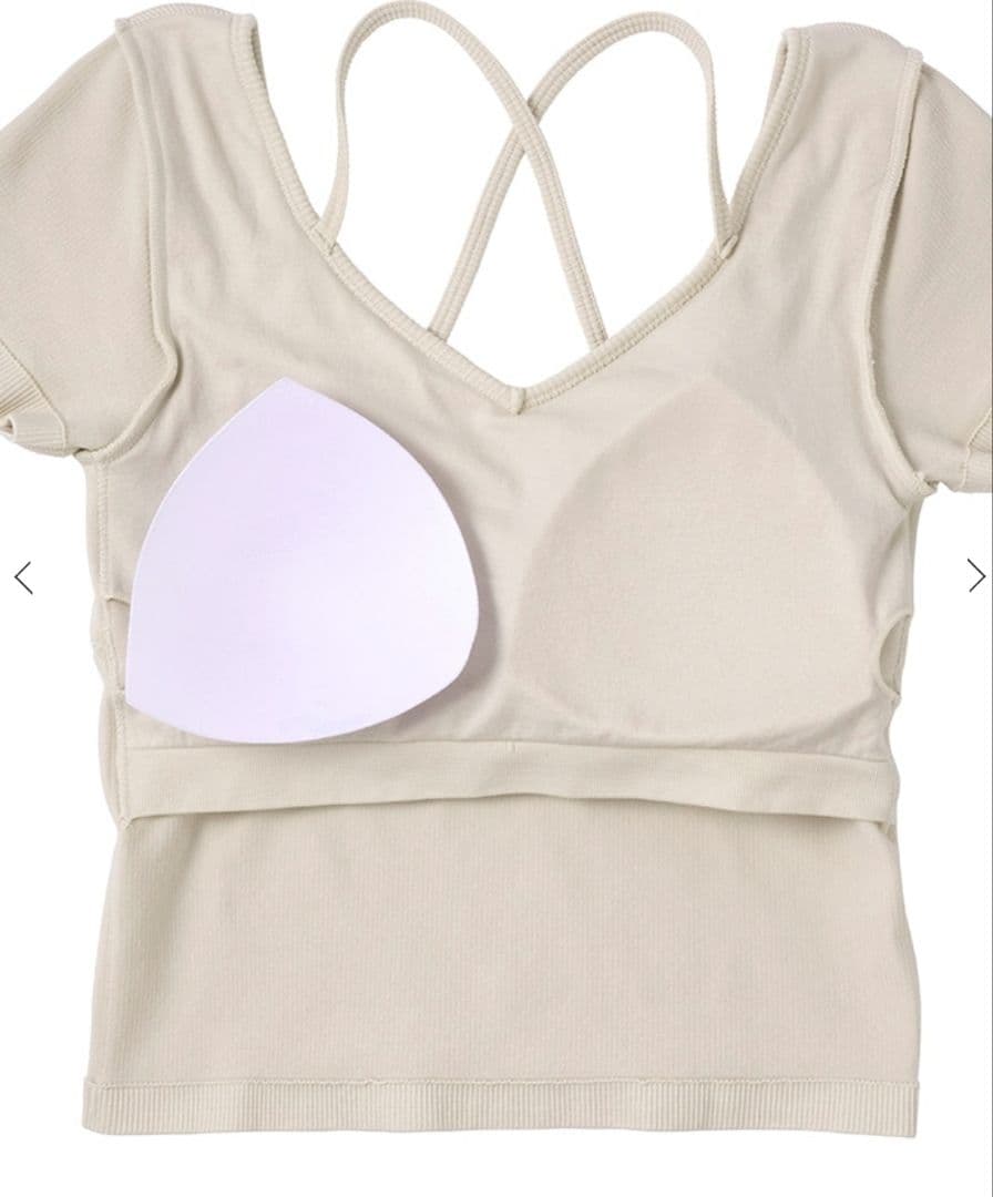 完売品　新品未開封【SUKALA】カップ付きオープンネックニット　Ｌ