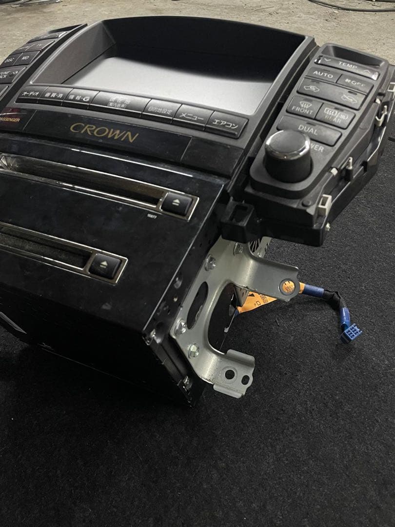CROWN GRS184カーナビ 大画面