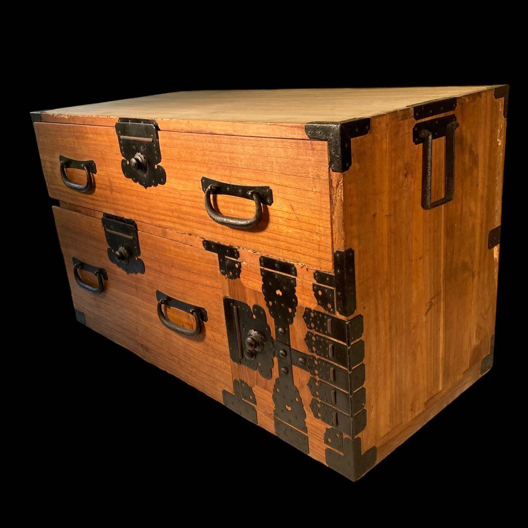 ビンテージ　桐製　時代箪笥　　打出し金具　①