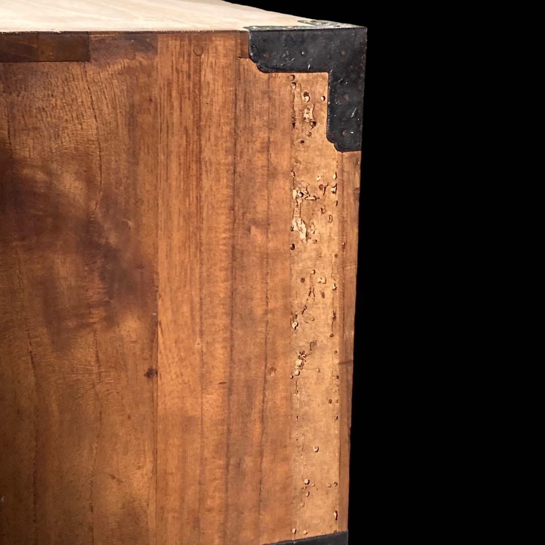 ビンテージ　桐製　時代箪笥　　打出し金具　①