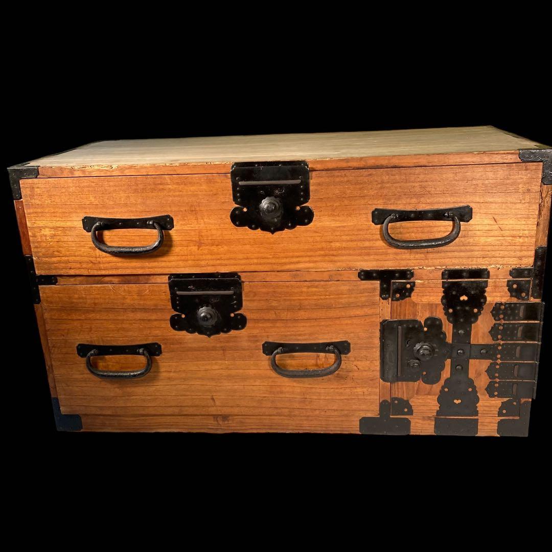 ビンテージ　桐製　時代箪笥　　打出し金具　①