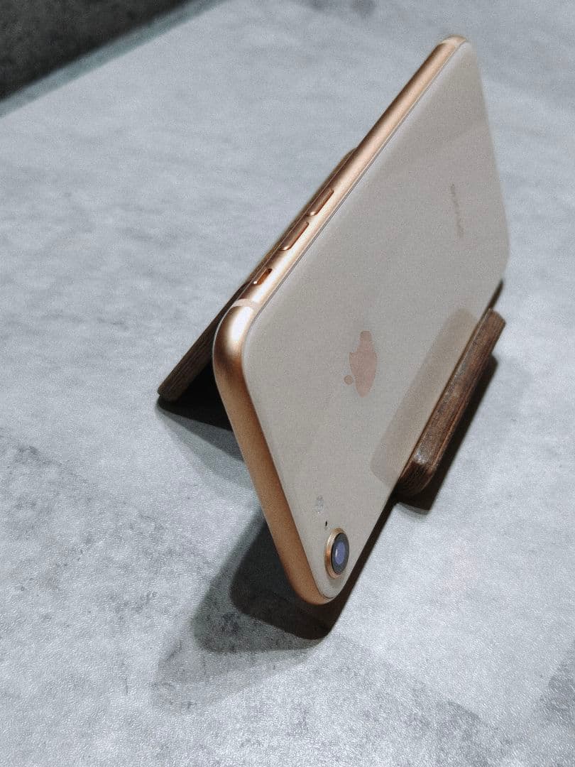 美品 iPhone8 64GB SIMロック解除済み スマホ