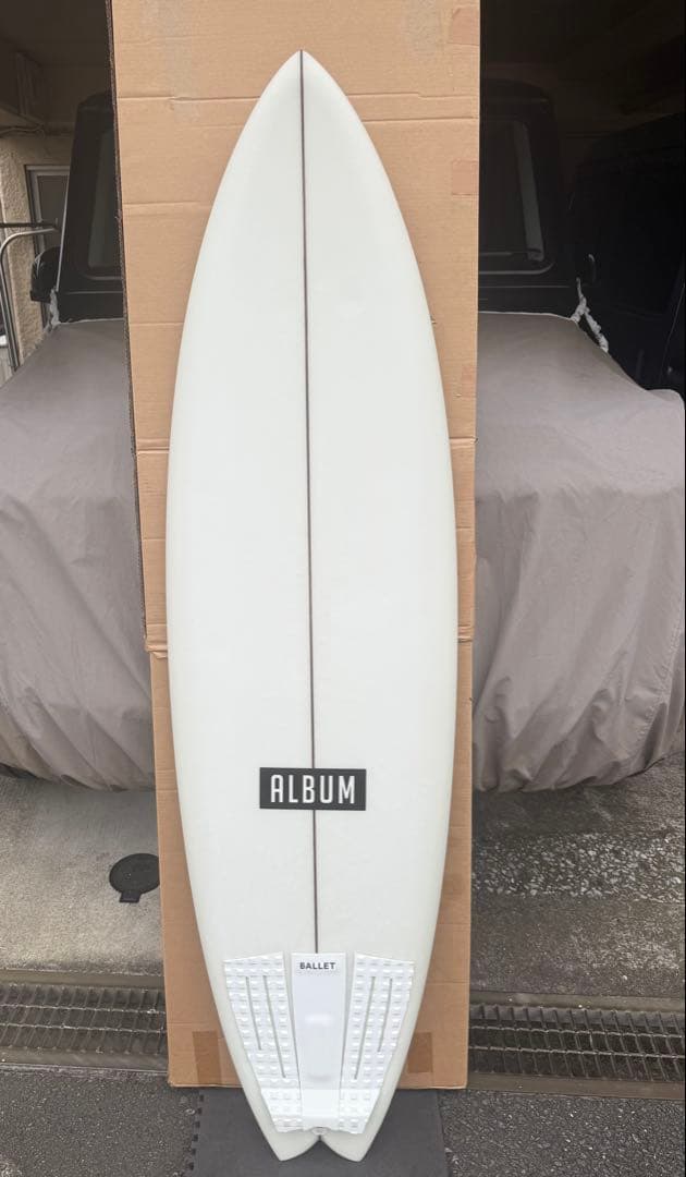 【美品】　ALBUM SURFBOARDインサニティ　フィン付き