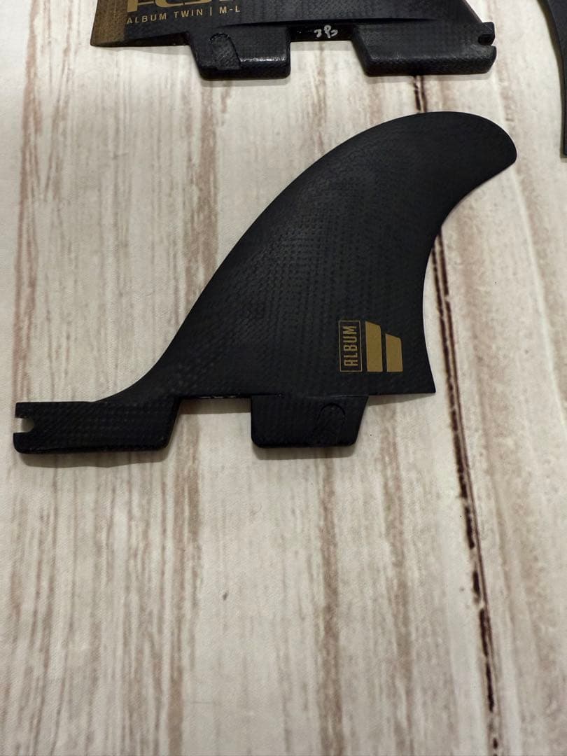 【美品】　ALBUM SURFBOARDインサニティ　フィン付き