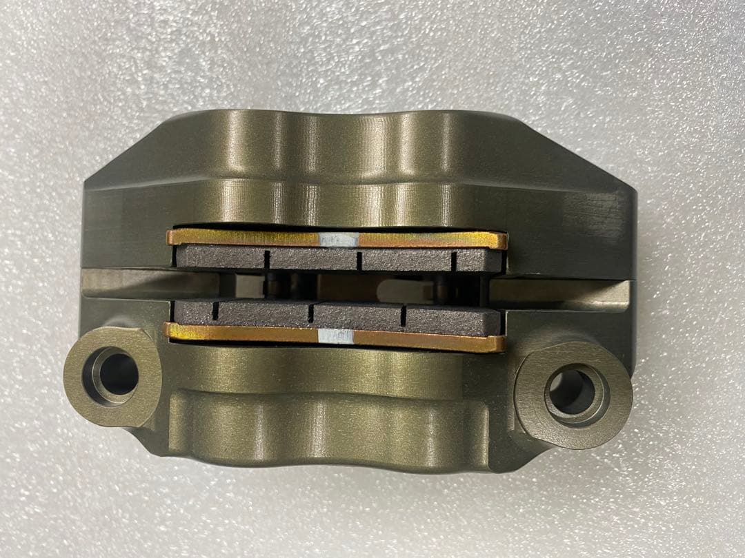 brembo CNCブレーキキャリパー 108mmピッチ右側のみ