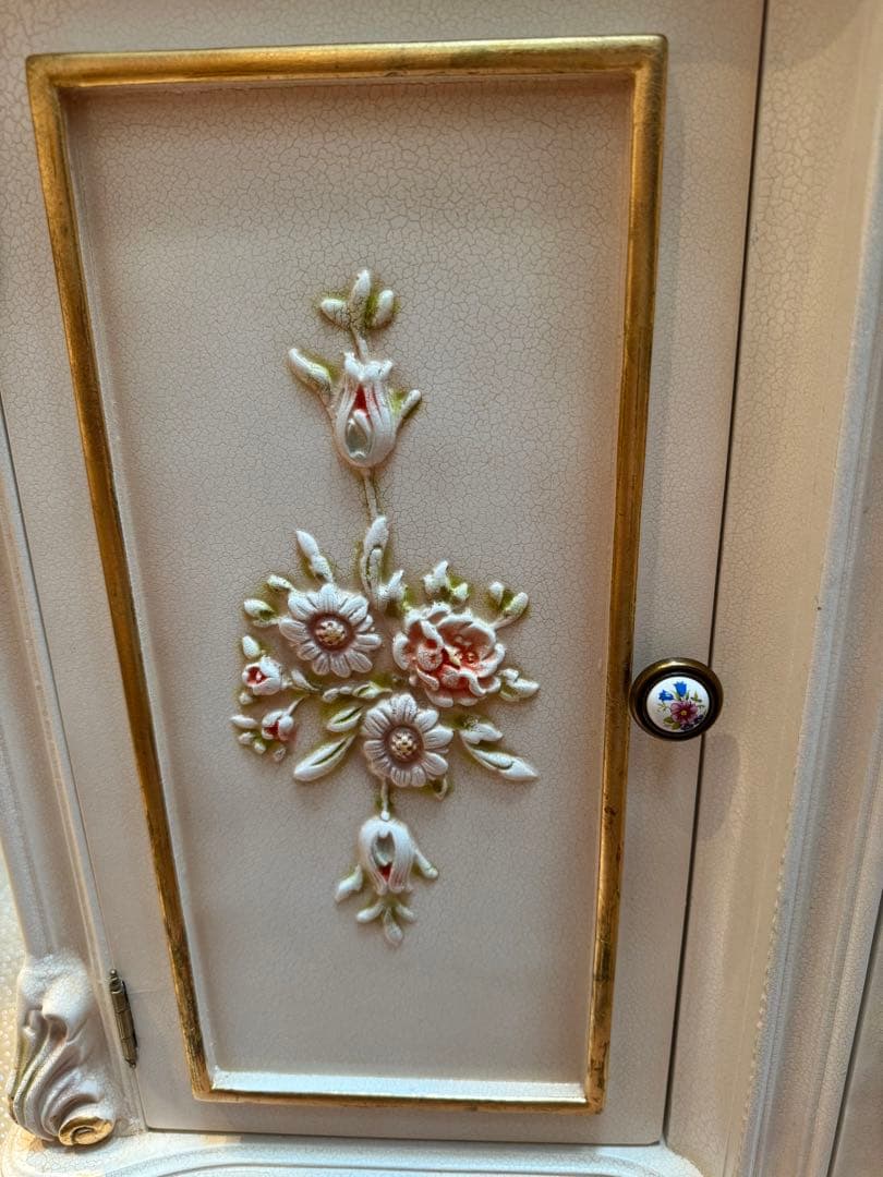 ロココ調　テレビ台