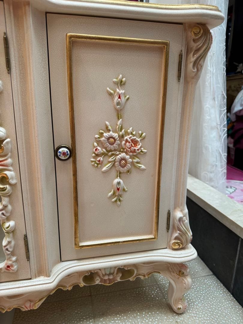 ロココ調　テレビ台