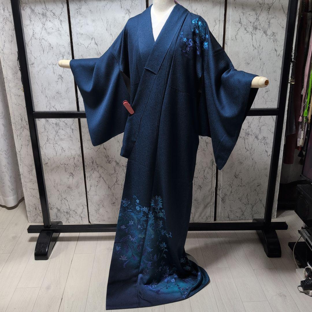 おかぁしゃ〜ん様[和田光正伝統工芸士]叙勲受章者、濃ブルー系付下げ逸品バジックガ