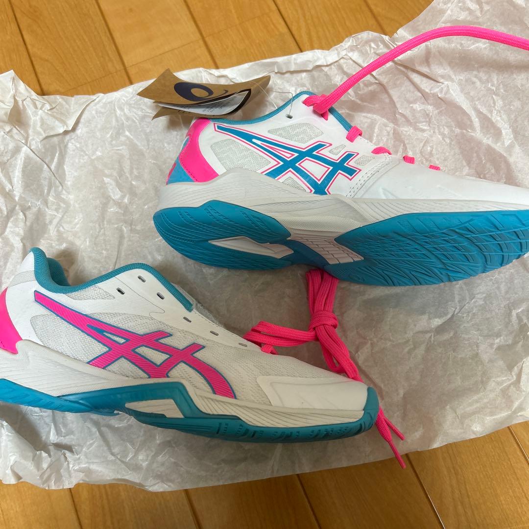 helloです　　asics バレーボールシューズ　ローカット