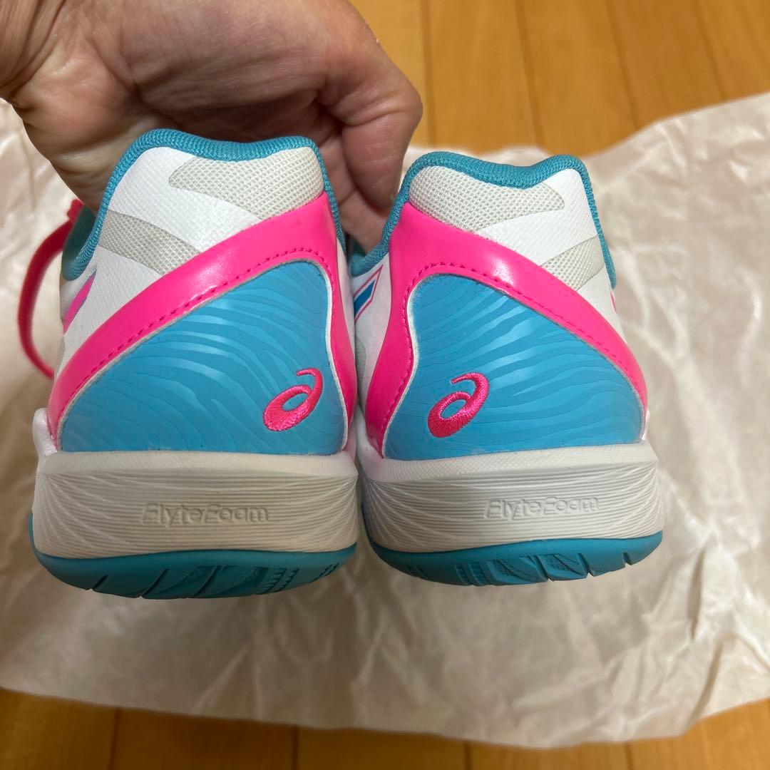 helloです　　asics バレーボールシューズ　ローカット