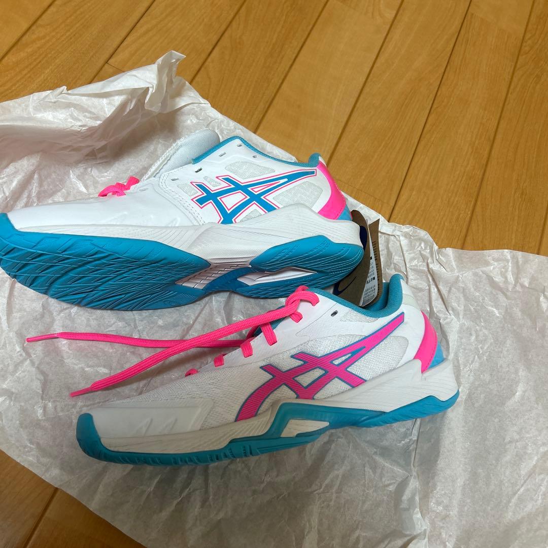 helloです　　asics バレーボールシューズ　ローカット