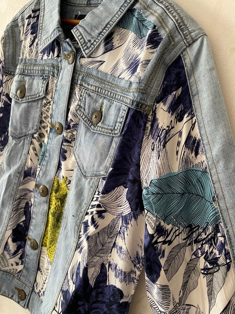 【新品】Desigual 花柄デザイン 薄手のデニムジャケット 40サイズ