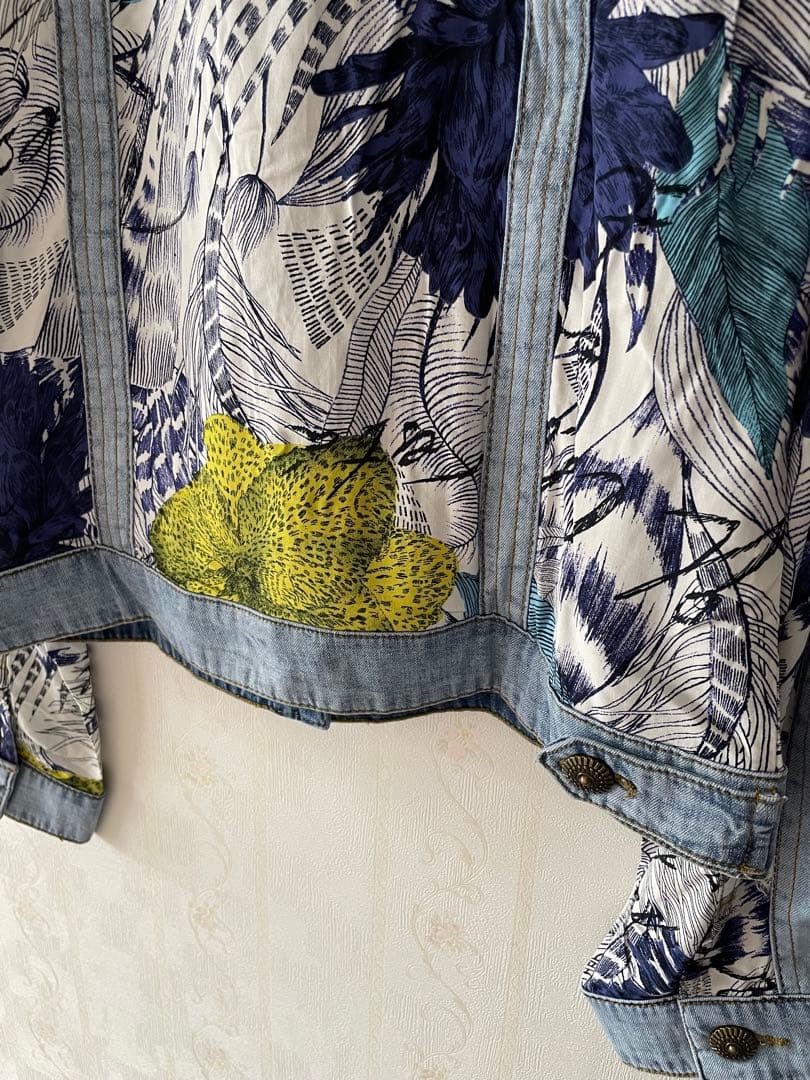 【新品】Desigual 花柄デザイン 薄手のデニムジャケット 40サイズ
