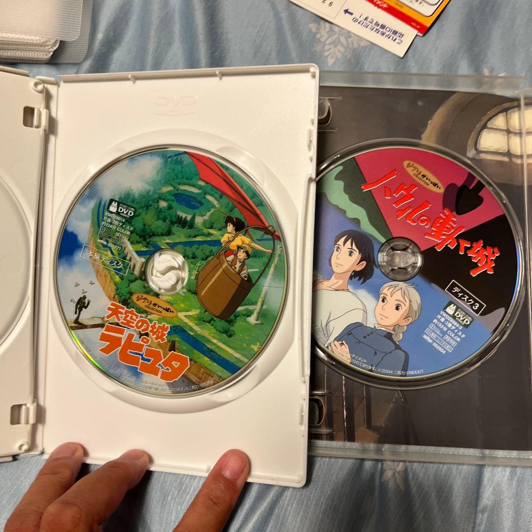 ジブリDVDとケース12作品のセットです。映画本編全て見れます。
