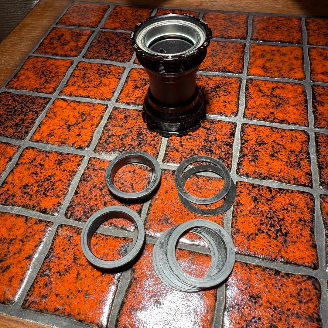 ChrisKing T47 30mmスピンドル用 ボトムブラケット