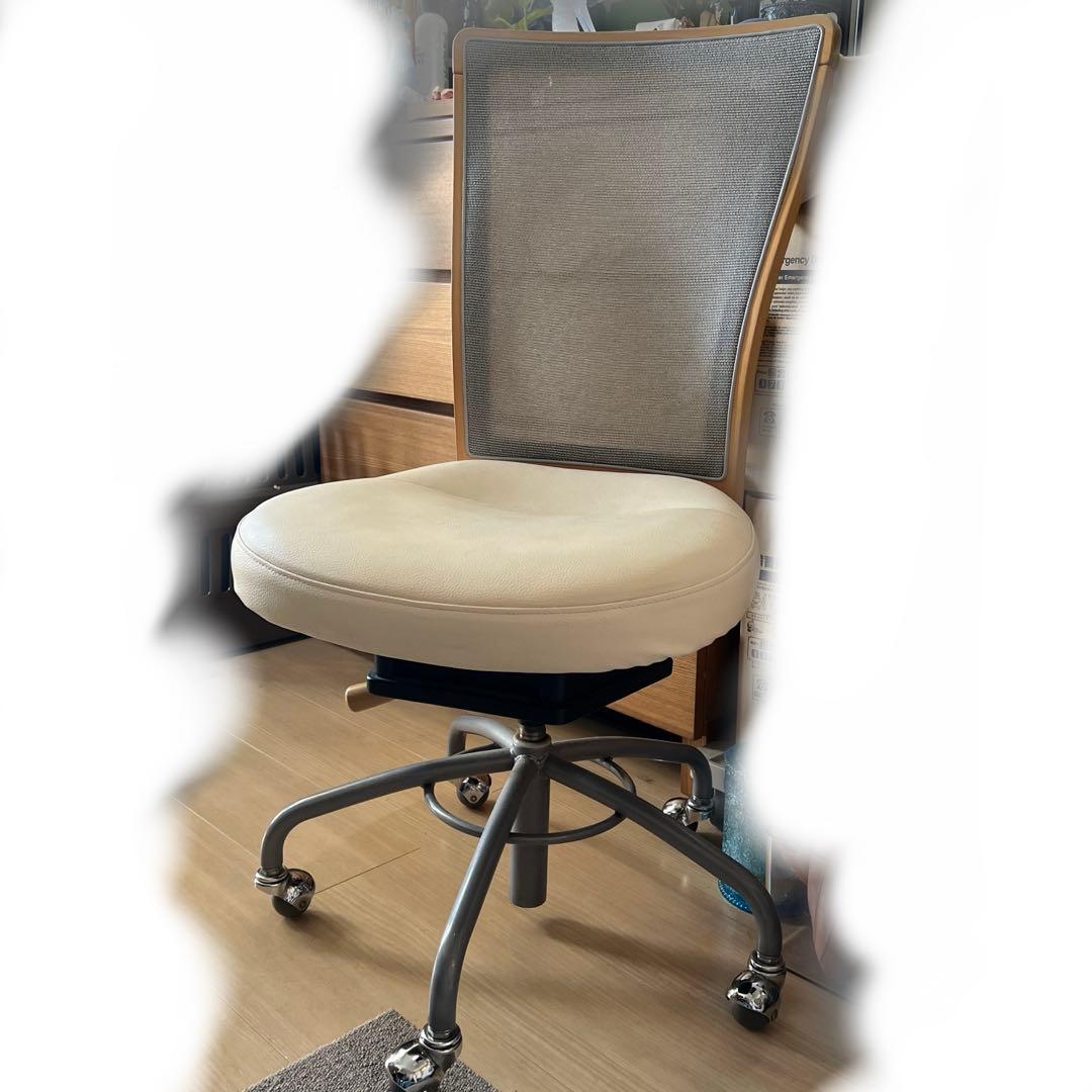 引き取り限定　リサイクルバイヤーさん歓迎　カリモク　デスクチェア