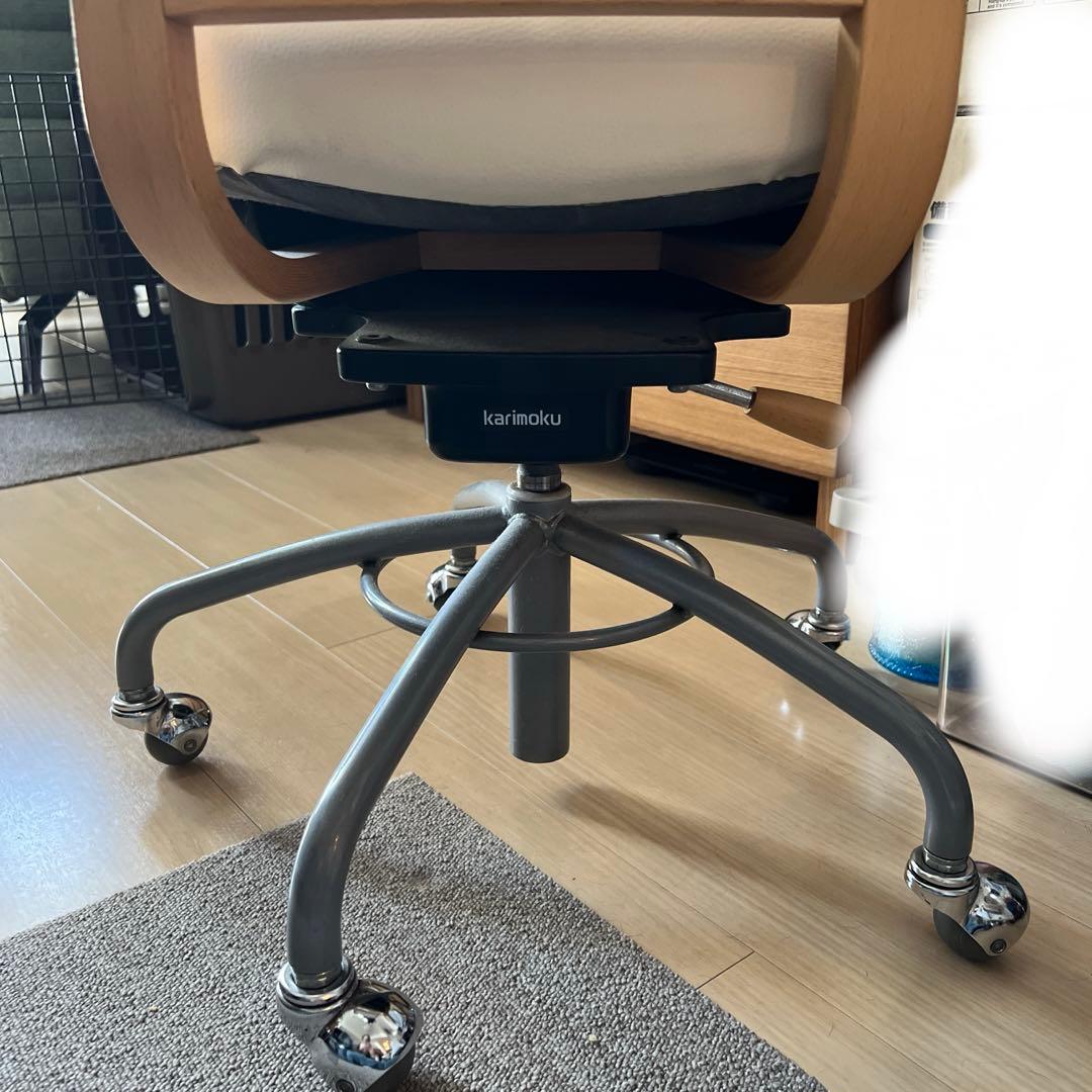 引き取り限定　リサイクルバイヤーさん歓迎　カリモク　デスクチェア