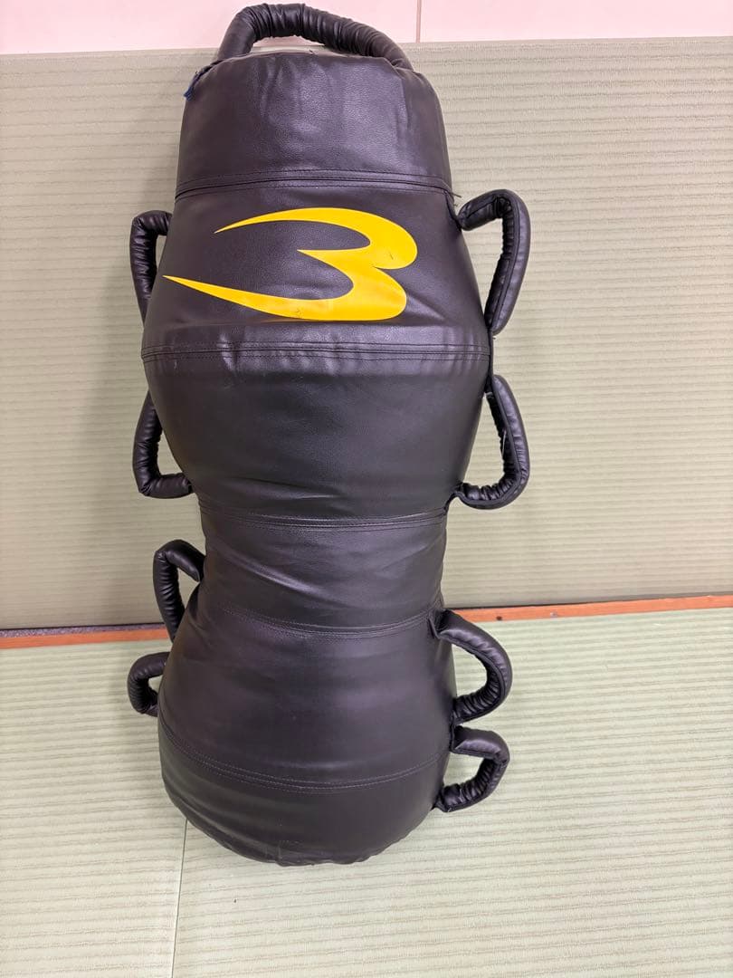 黒いキックミット 持ち手付き