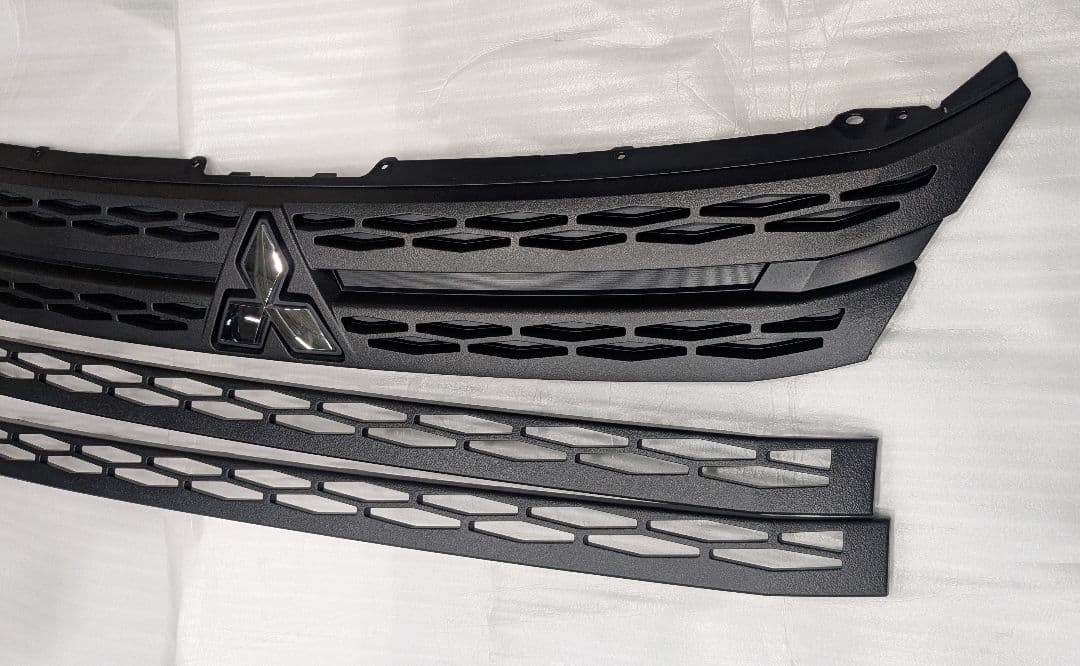 デリカD5　フロントバンパー　チッピングブラック塗装