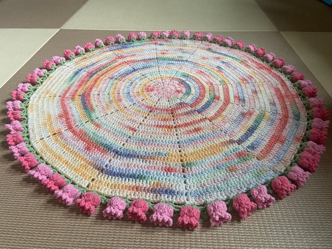 かぎ針編み物の花束ブランケット。枯れない花56本のスズラン 直径 75cm 。