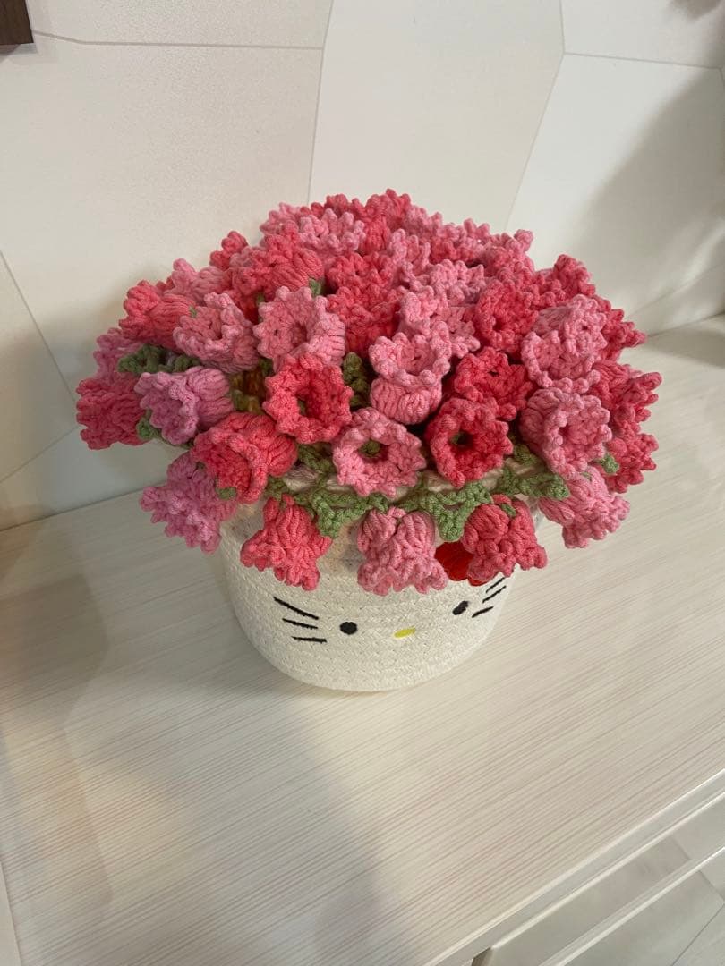 かぎ針編み物の花束ブランケット。枯れない花56本のスズラン 直径 75cm 。