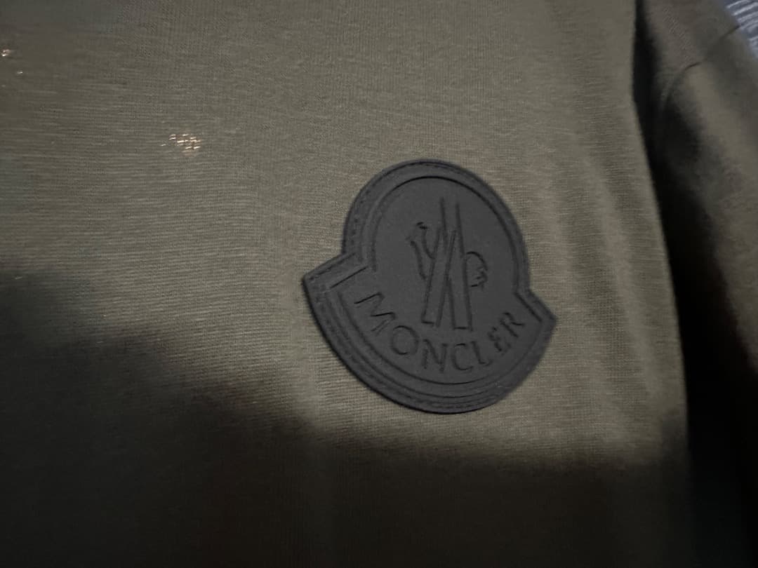 MONCLER オリーブグリーン Tシャツ