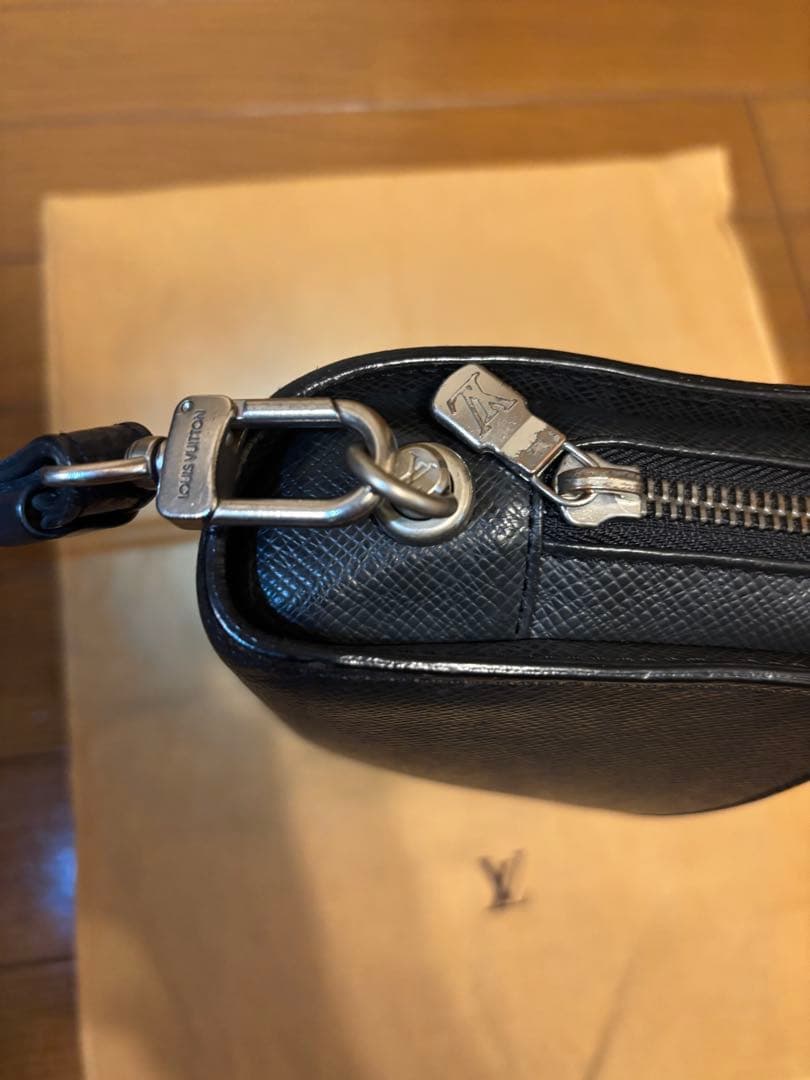 Louis Vuitton ブラック タイガセカンドバッグ