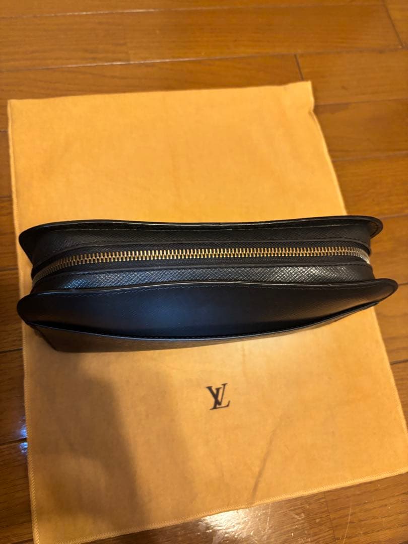 Louis Vuitton ブラック タイガセカンドバッグ