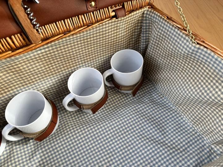 ピクニックバスケット食器付き