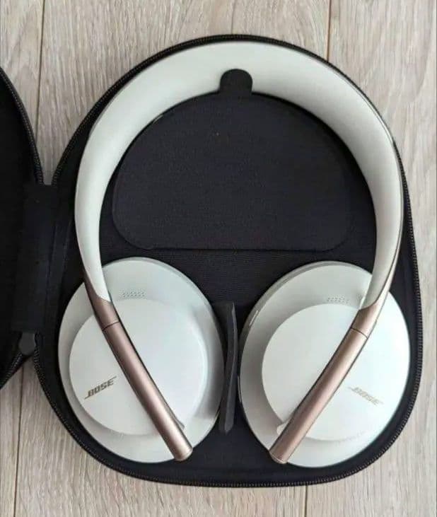 ボーズ ワイヤレスヘッドフォン Bose NC700 ケース付き、白、新品同様