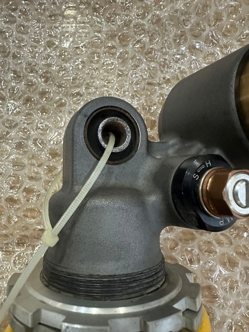 トライアンフデイトナ675 純正リアサスペンション