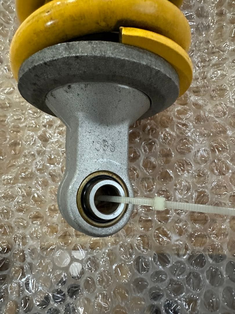 トライアンフデイトナ675 純正リアサスペンション