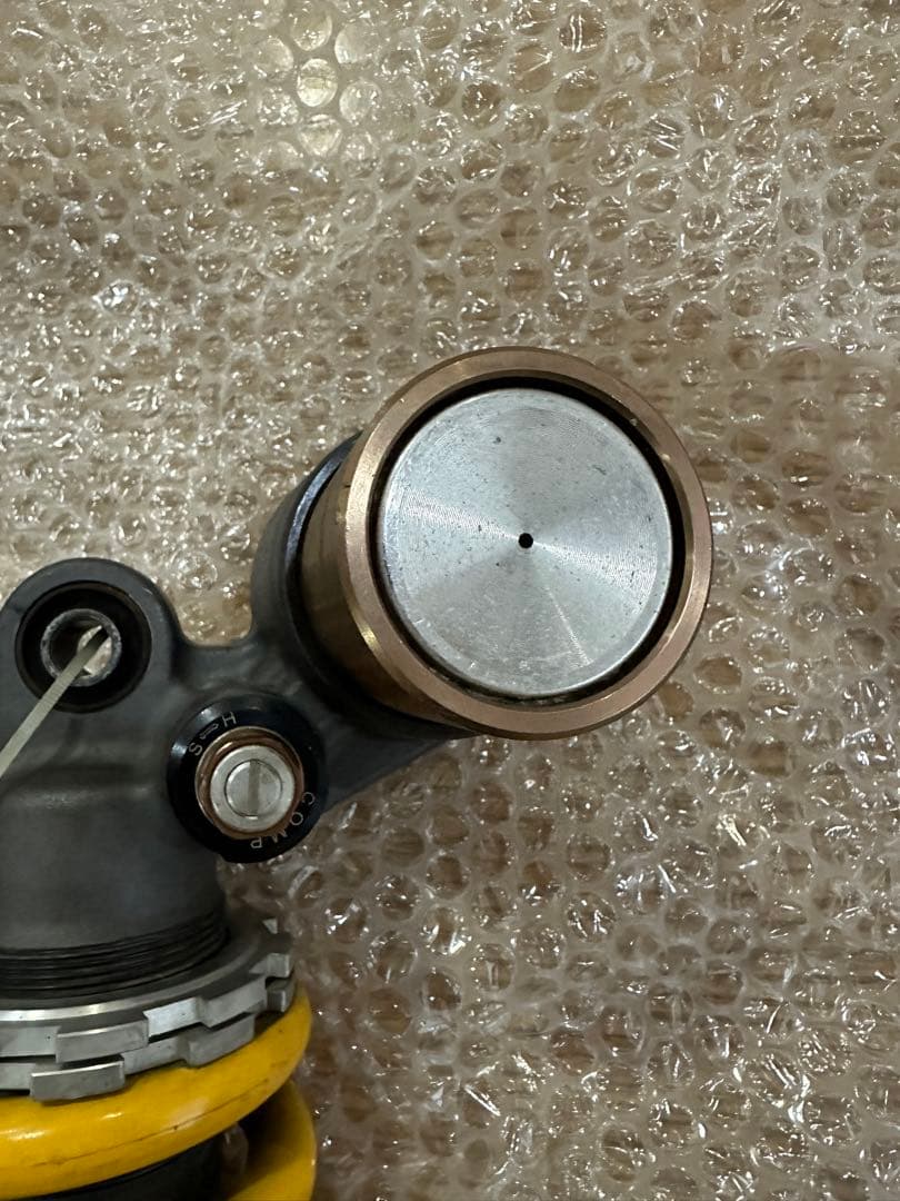 トライアンフデイトナ675 純正リアサスペンション