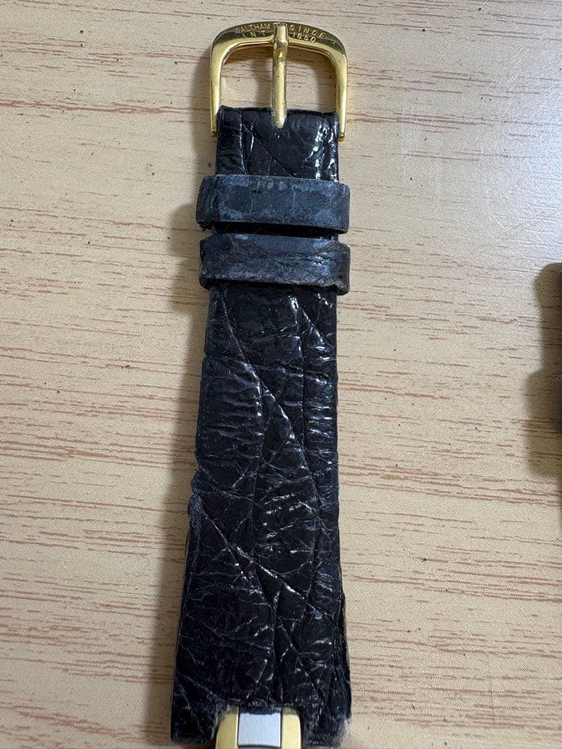 クォーツ腕時計 シルバー文字盤 赤針